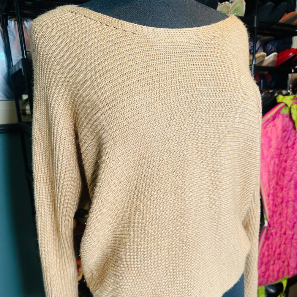 Tahari Women's Tan Crew Neck Batwing Lightweight Sweater Size Medium